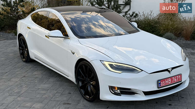 Ліфтбек Tesla Model S 2017 в Луцьку