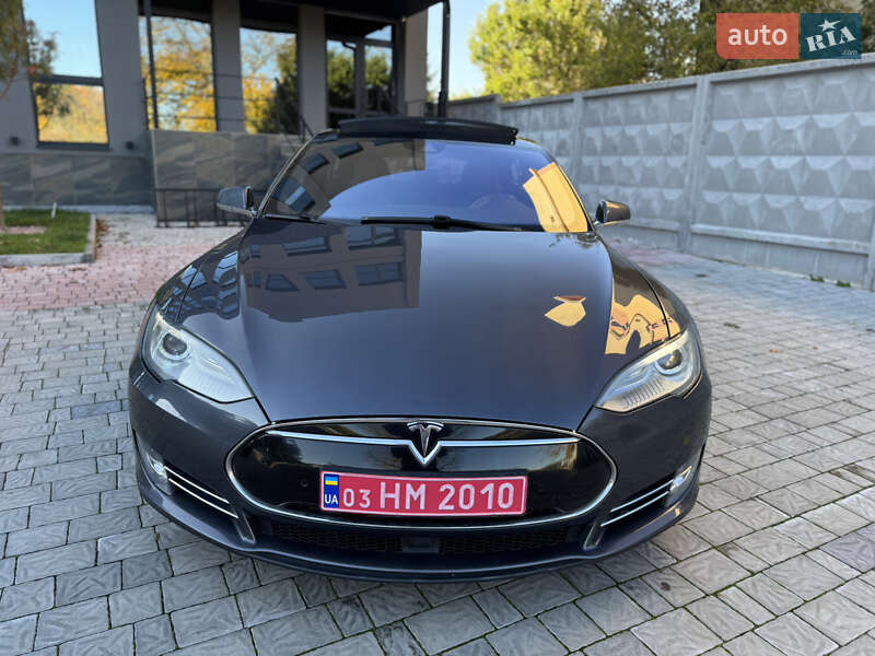 Ліфтбек Tesla Model S 2015 в Рівному