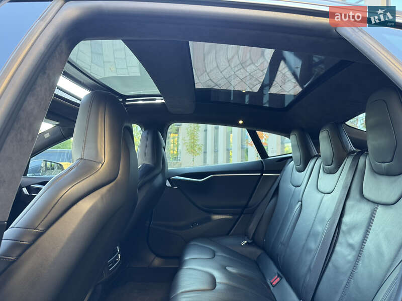 Ліфтбек Tesla Model S 2015 в Рівному