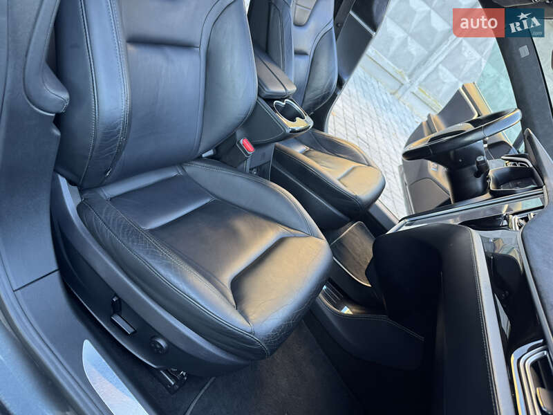 Ліфтбек Tesla Model S 2015 в Рівному