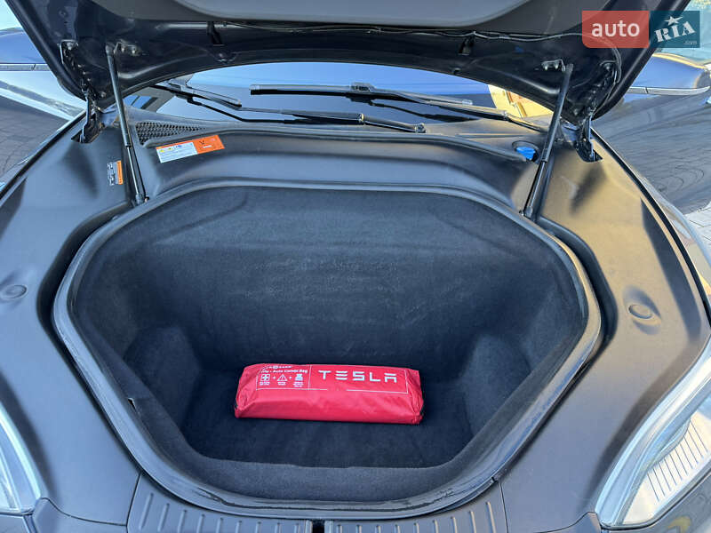 Ліфтбек Tesla Model S 2015 в Рівному