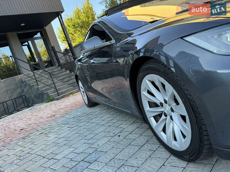 Ліфтбек Tesla Model S 2015 в Рівному