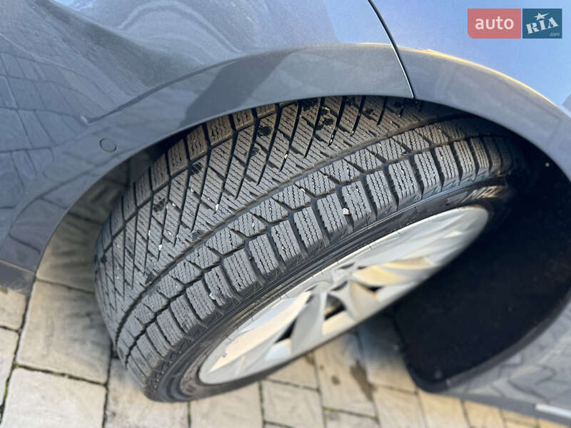 Ліфтбек Tesla Model S 2015 в Рівному