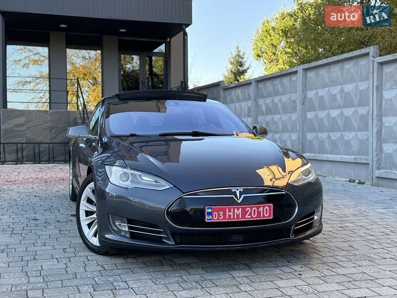 Ліфтбек Tesla Model S 2015 в Рівному