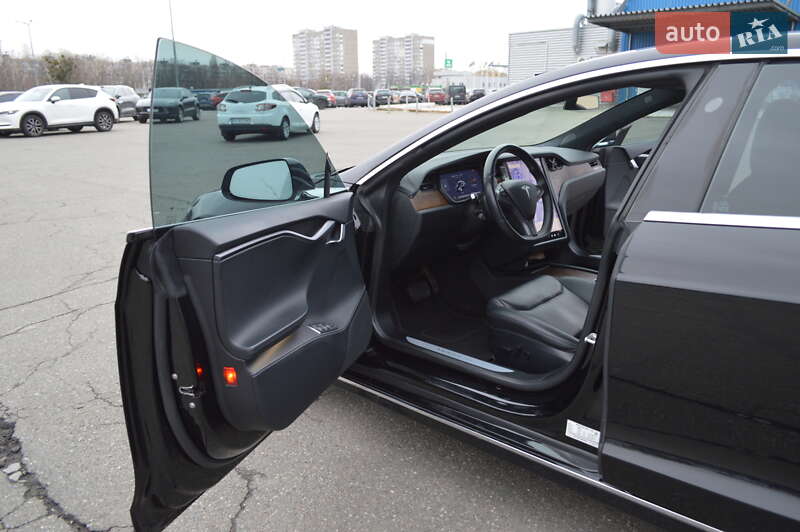 Лифтбек Tesla Model S 2020 в Киеве