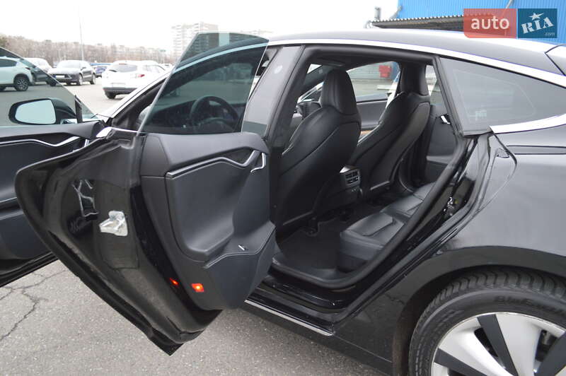 Лифтбек Tesla Model S 2020 в Киеве