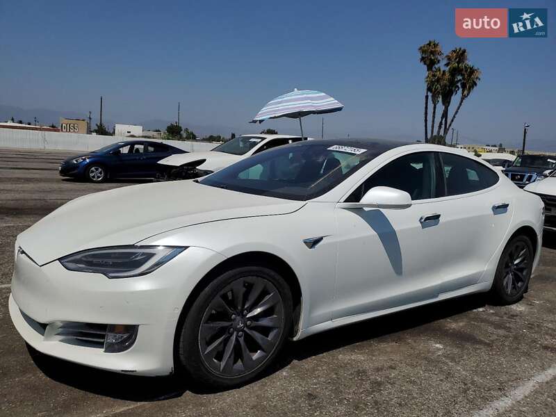 Ліфтбек Tesla Model S 2018 в Львові