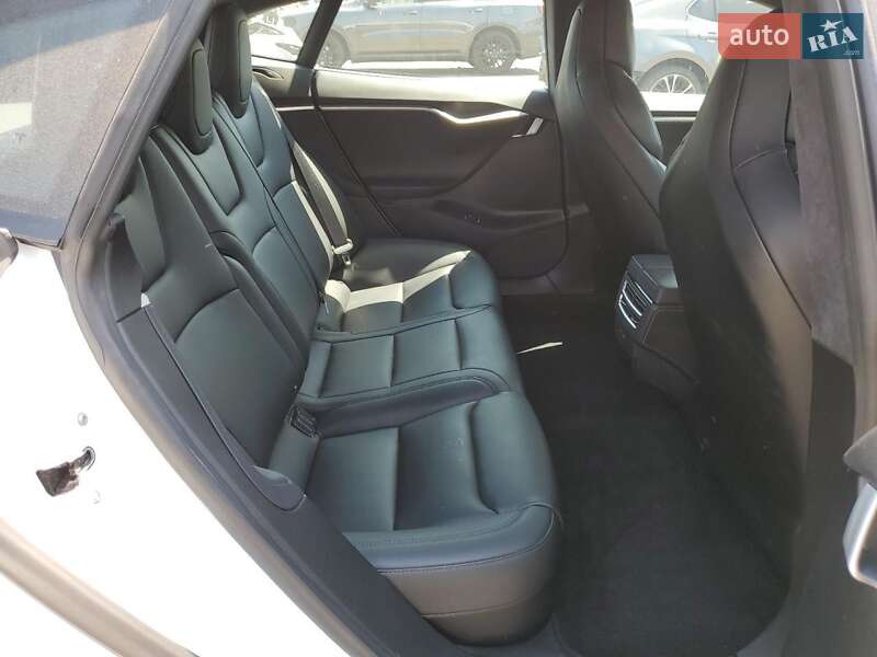 Ліфтбек Tesla Model S 2018 в Львові