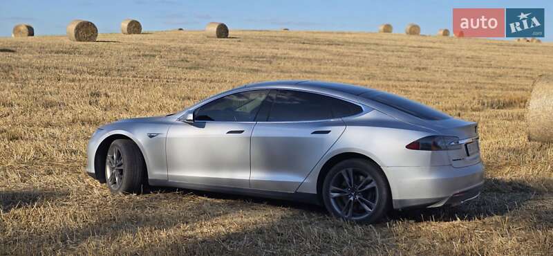 Ліфтбек Tesla Model S 2015 в Рівному
