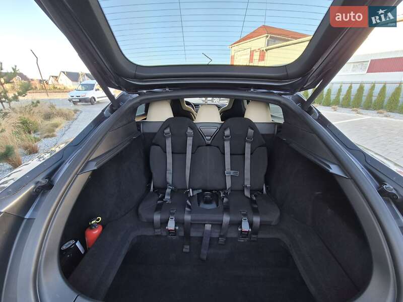 Ліфтбек Tesla Model S 2017 в Луцьку