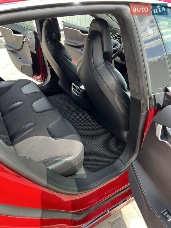 Ліфтбек Tesla Model S 2017 в Вінниці