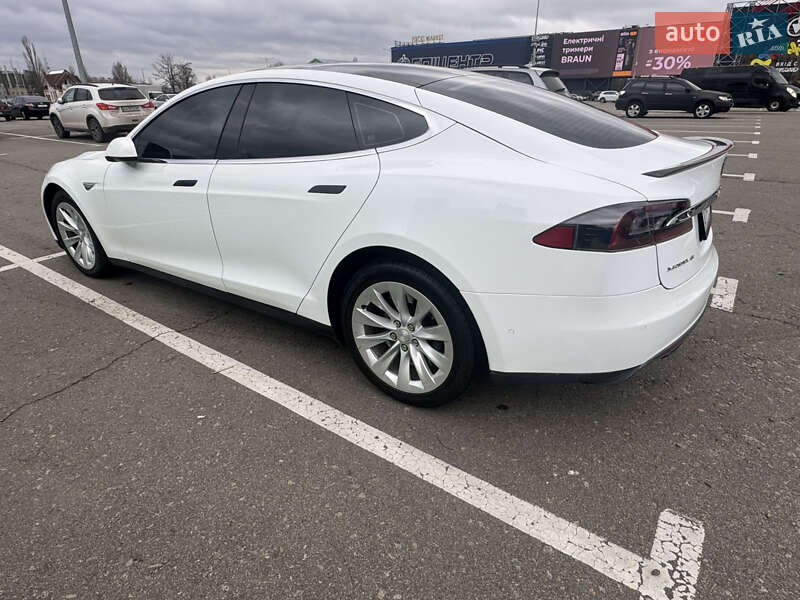 Ліфтбек Tesla Model S 2015 в Києві