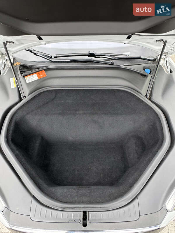 Ліфтбек Tesla Model S 2015 в Києві