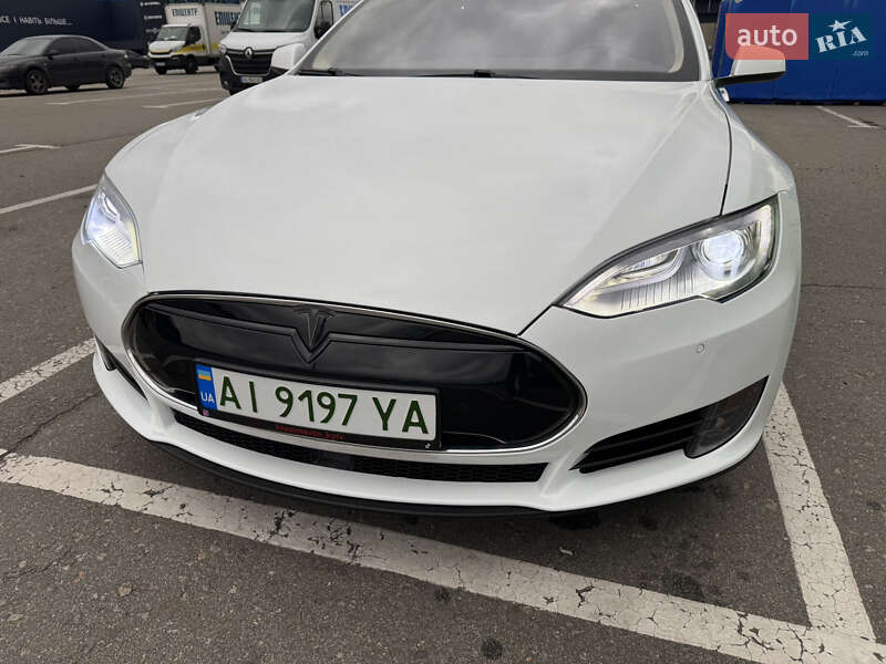 Ліфтбек Tesla Model S 2015 в Києві