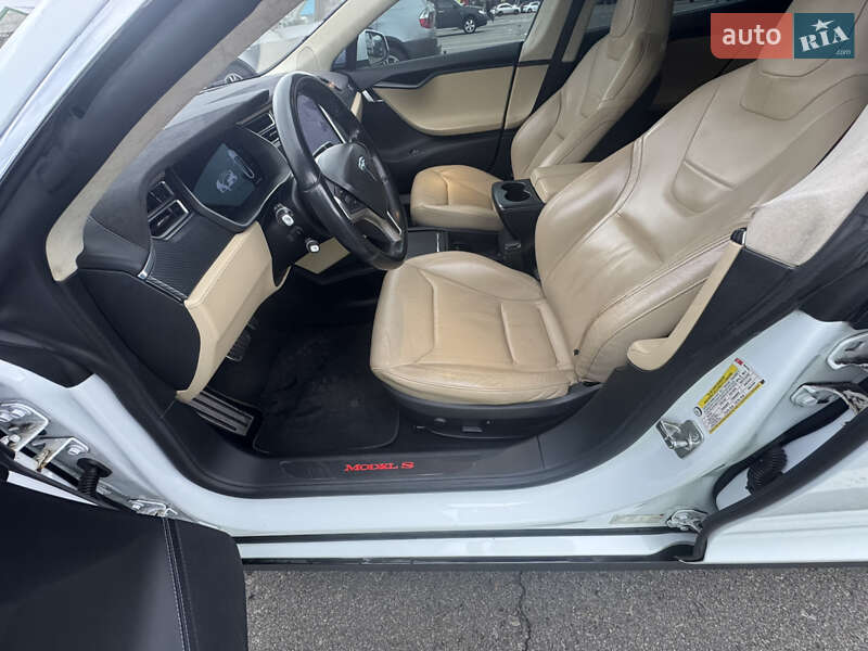 Ліфтбек Tesla Model S 2015 в Києві