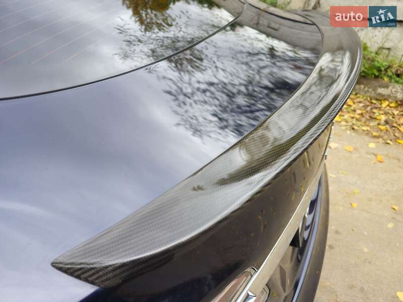 Лифтбек Tesla Model S 2015 в Киеве