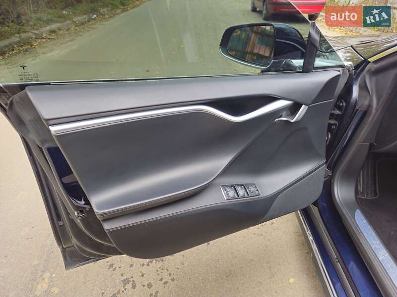 Лифтбек Tesla Model S 2015 в Киеве