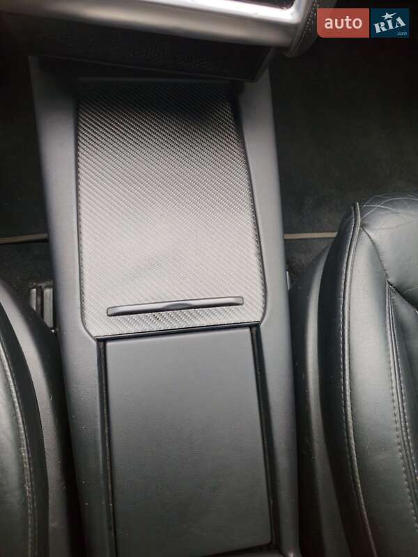 Лифтбек Tesla Model S 2015 в Киеве