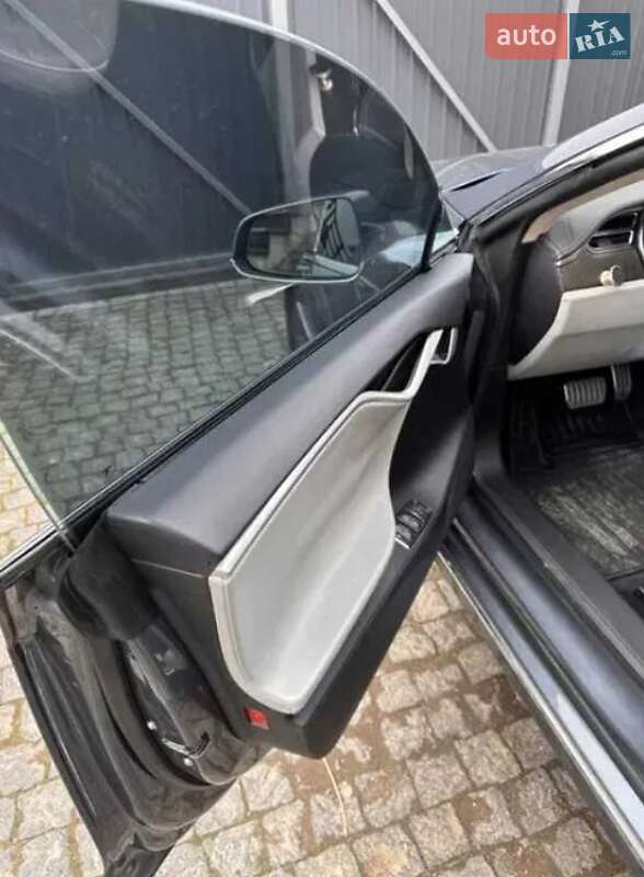 Лифтбек Tesla Model S 2013 в Киеве