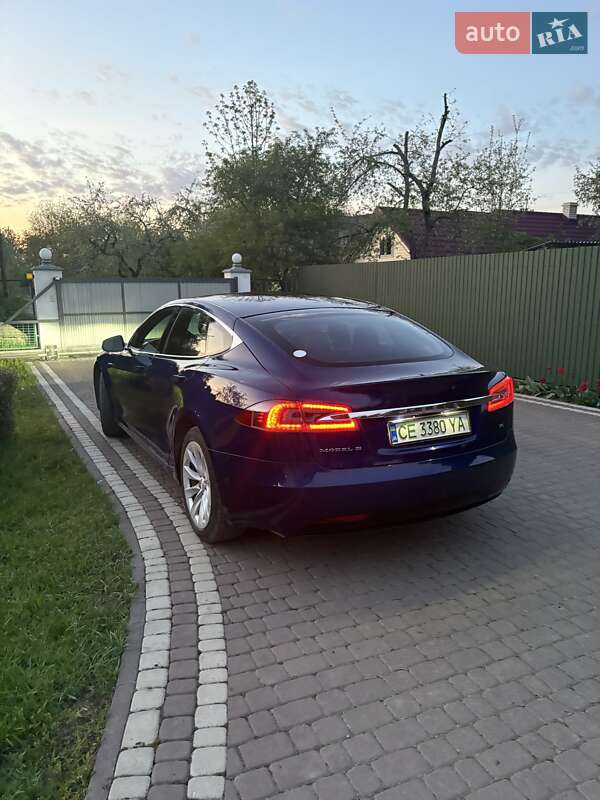Ліфтбек Tesla Model S 2017 в Чернівцях