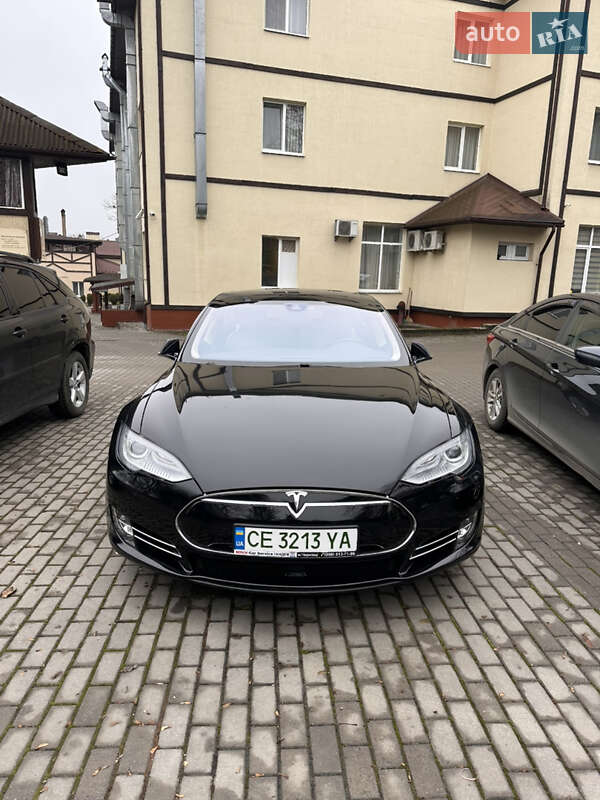 Лифтбек Tesla Model S 2015 в Черновцах