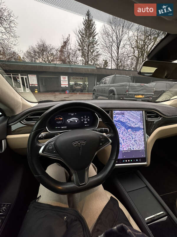 Лифтбек Tesla Model S 2015 в Черновцах