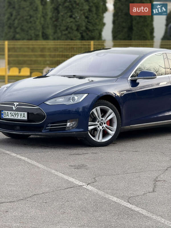 Лифтбек Tesla Model S 2015 в Александрие фото 19 Лифтбек Tesla Model S 2015 в Александрие