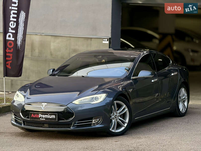 Tesla Model S 2015