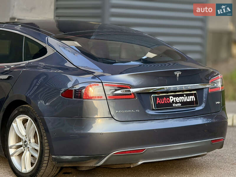 Ліфтбек Tesla Model S 2015 в Харкові