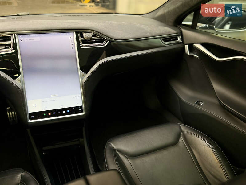 Ліфтбек Tesla Model S 2015 в Харкові