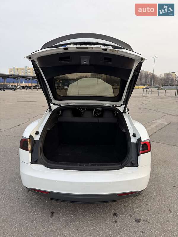 Ліфтбек Tesla Model S 2015 в Харкові