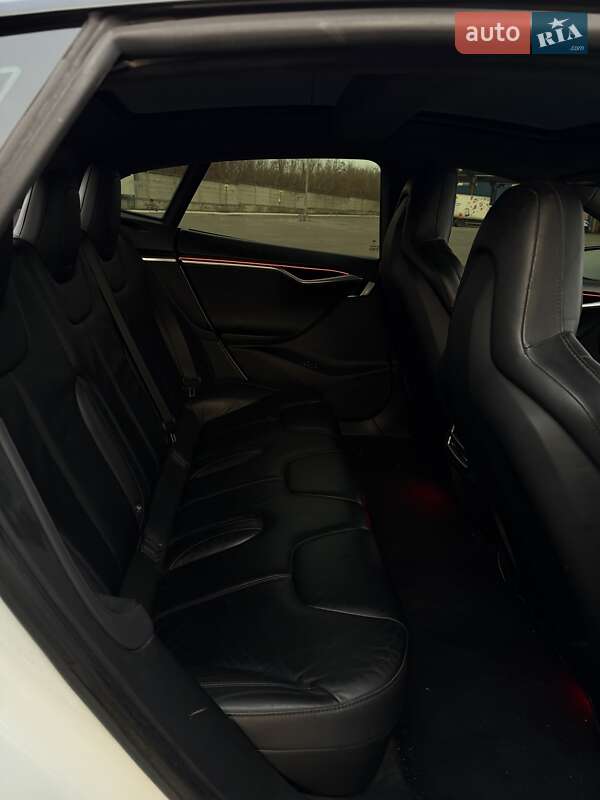 Ліфтбек Tesla Model S 2015 в Харкові