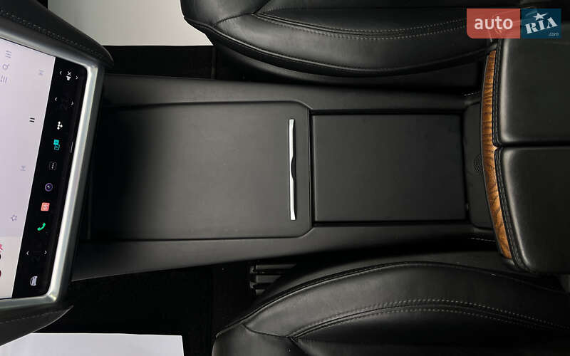 Лифтбек Tesla Model S 2016 в Коломые