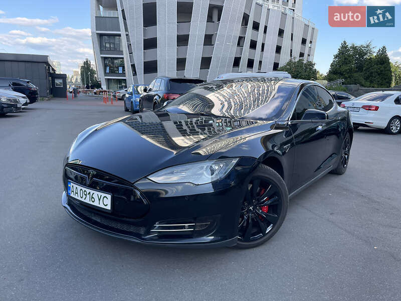 Лифтбек Tesla Model S 2015 в Киеве фото 15 Лифтбек Tesla Model S 2015 в Киеве