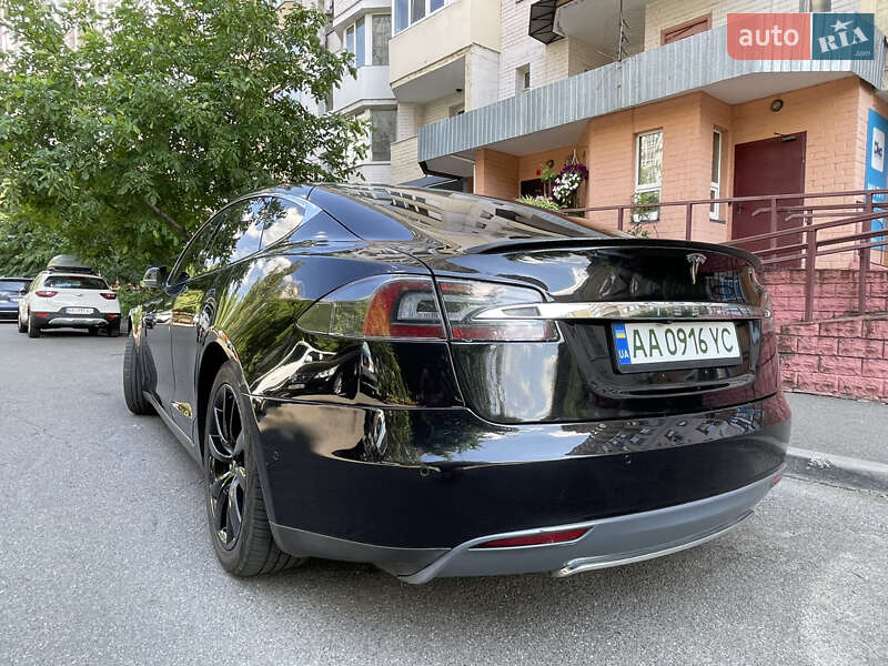 Лифтбек Tesla Model S 2015 в Киеве фото 23 Лифтбек Tesla Model S 2015 в Киеве