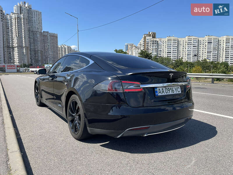 Лифтбек Tesla Model S 2015 в Киеве