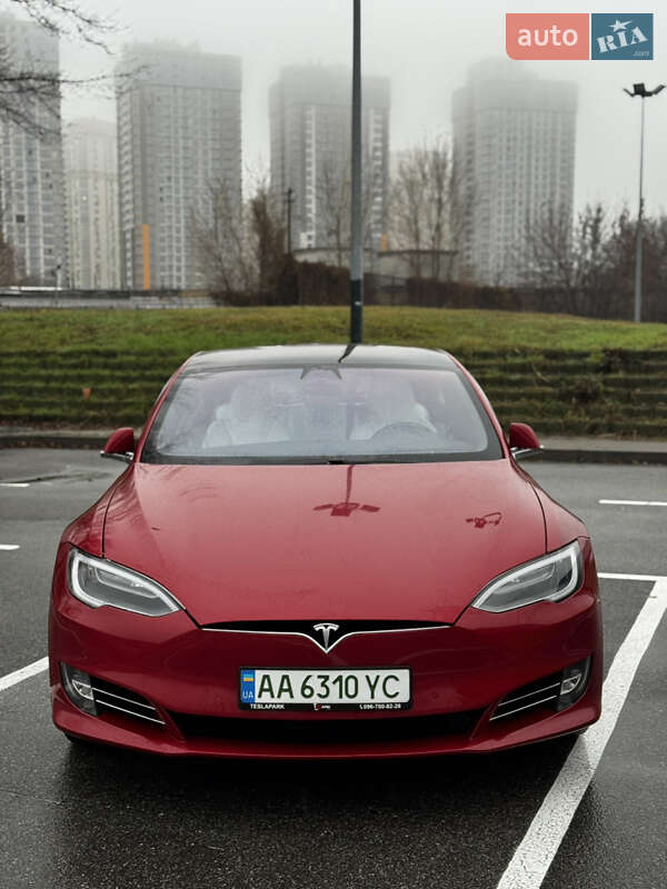 Лифтбек Tesla Model S 2019 в Киеве