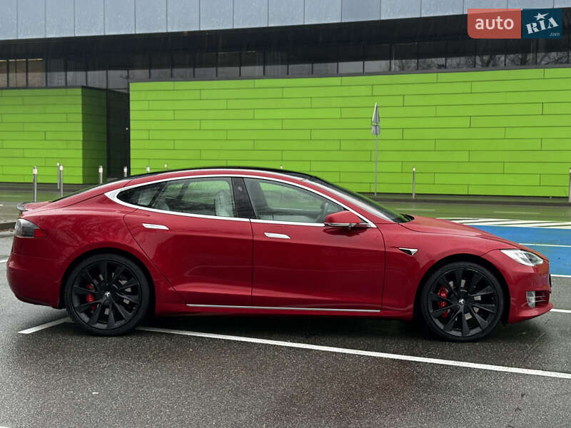 Лифтбек Tesla Model S 2019 в Киеве