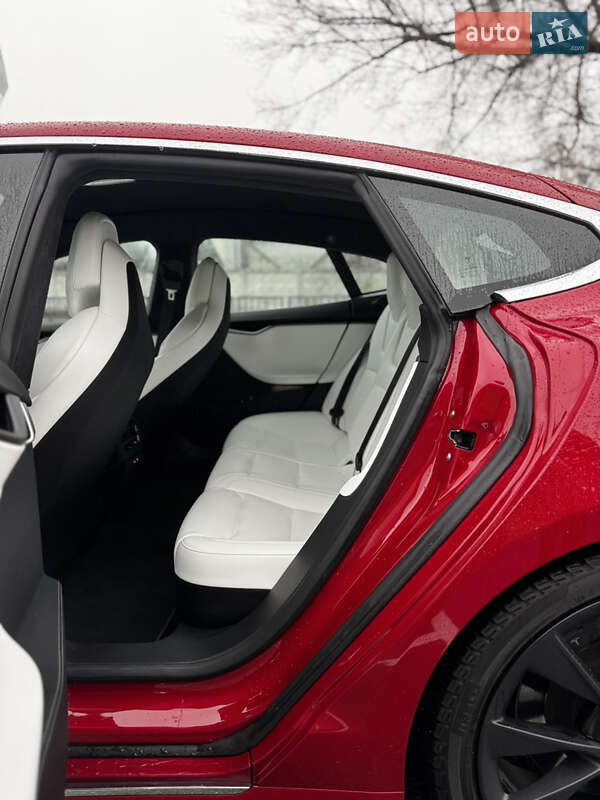 Лифтбек Tesla Model S 2019 в Киеве