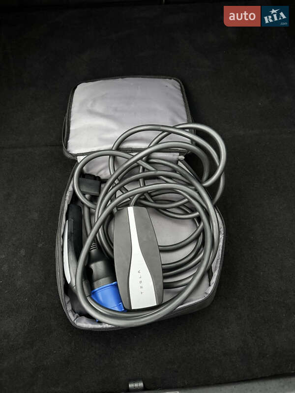 Лифтбек Tesla Model S 2019 в Киеве