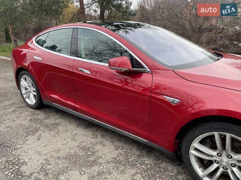 Ліфтбек Tesla Model S 2014 в Києві