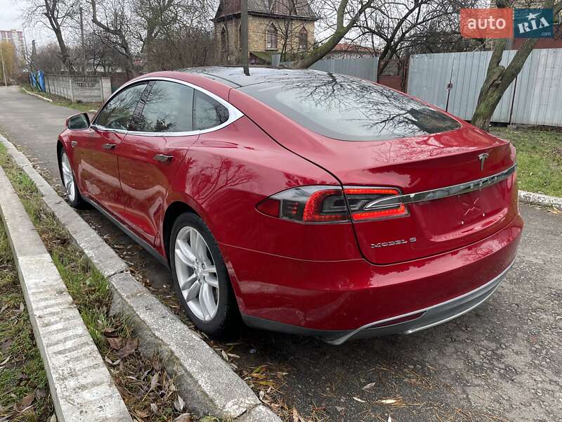 Ліфтбек Tesla Model S 2014 в Києві