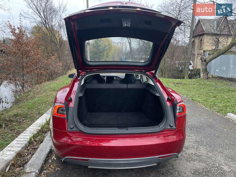 Ліфтбек Tesla Model S 2014 в Києві