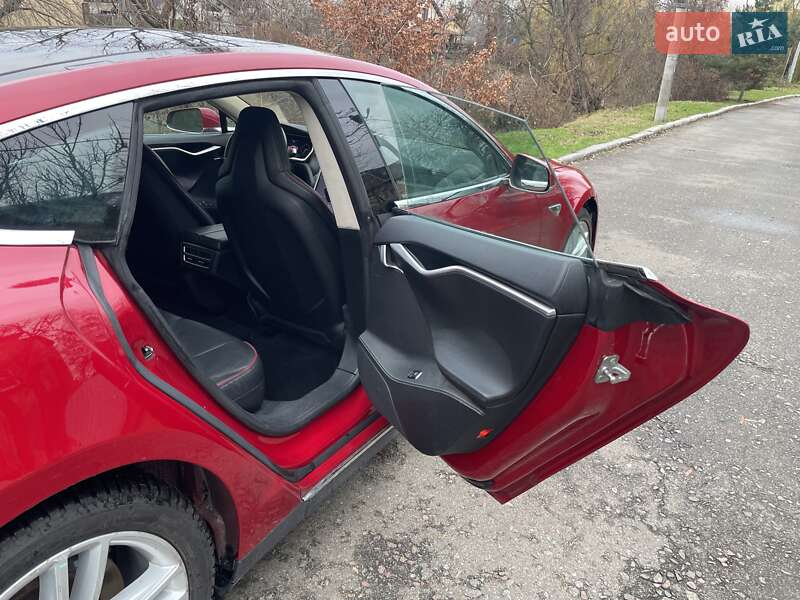 Ліфтбек Tesla Model S 2014 в Києві