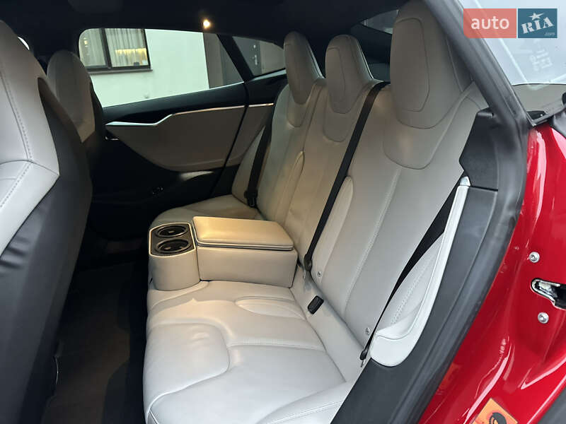 Ліфтбек Tesla Model S 2015 в Одесі фото 17 Ліфтбек Tesla Model S 2015 в Одесі
