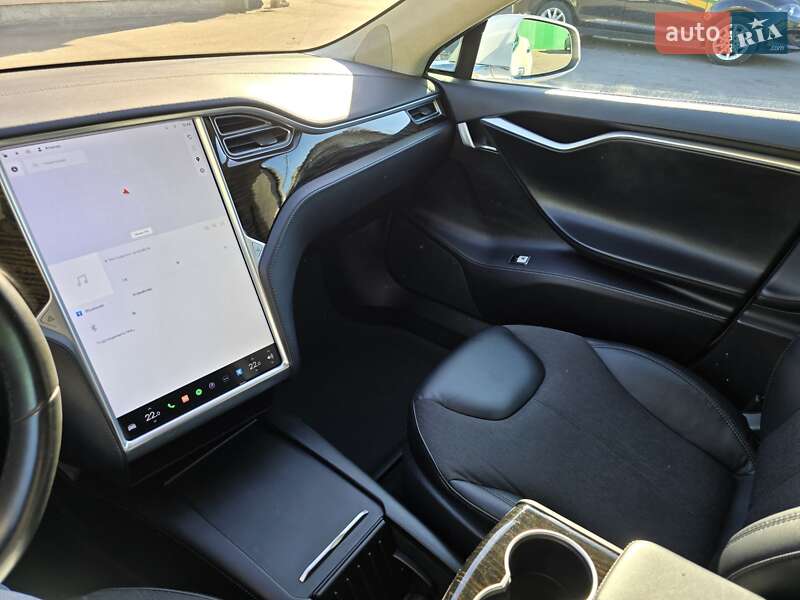 Ліфтбек Tesla Model S 2016 в Володимирі
