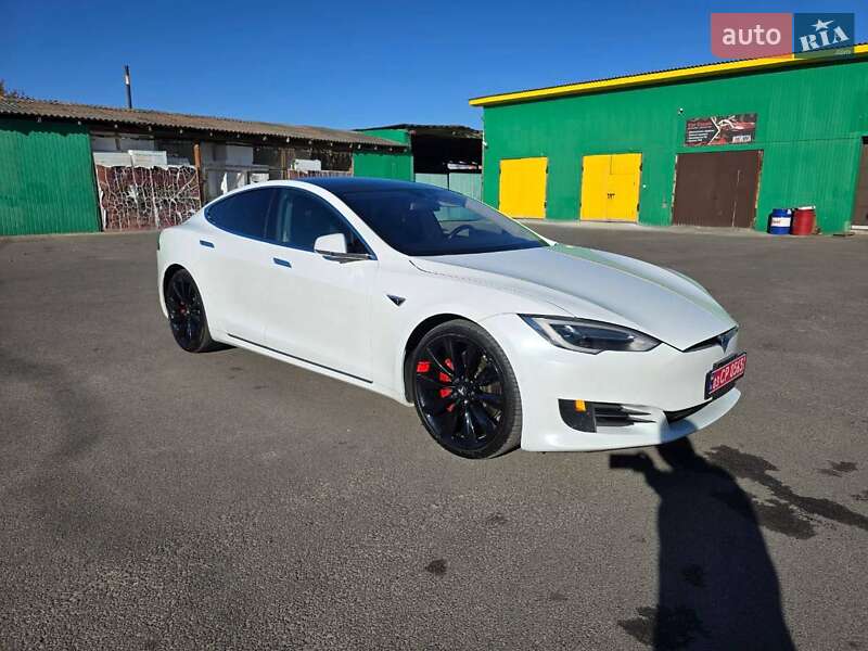 Ліфтбек Tesla Model S 2016 в Володимирі