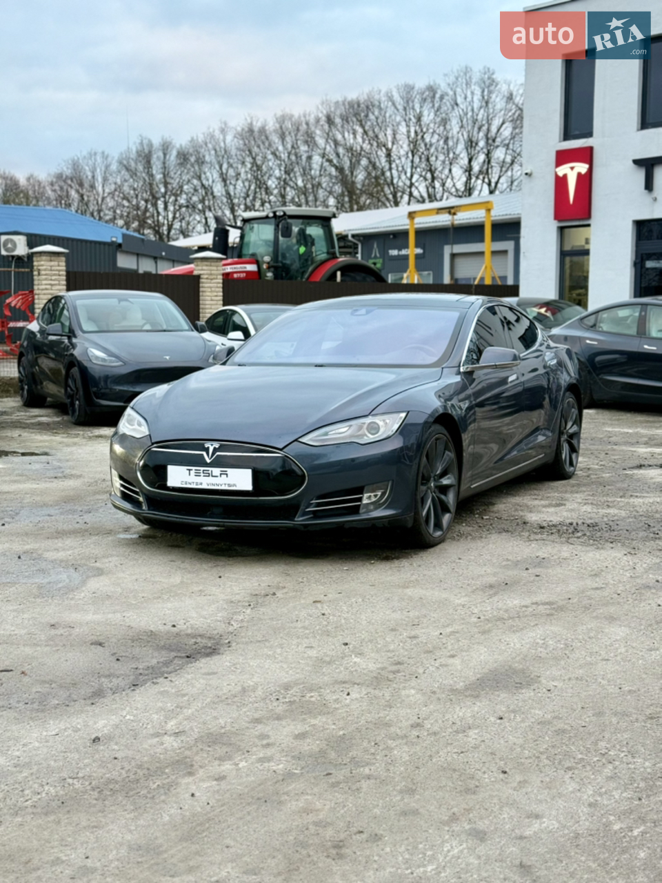 Tesla model S 85 кВт
Модельний 2015 рік

Авто пригнане із США без ДТП
Гарний доглянутий стан 
Запас ходу 430 км

- Підігрів сидінь 
- Датчики паркування перед/зад
- Камера заднього виду
- Темний шкіряний салон

Залишкова ємність акб 86%
Оригінальний пробіг, авто оновлюється 

Запрошуєм на тест-драйв 