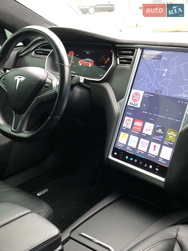 Ліфтбек Tesla Model S 2016 в Чернівцях