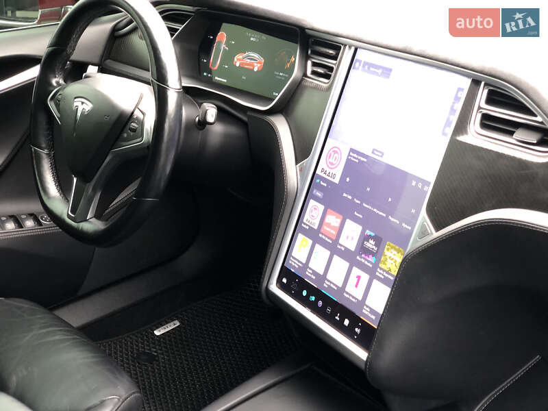 Ліфтбек Tesla Model S 2016 в Чернівцях